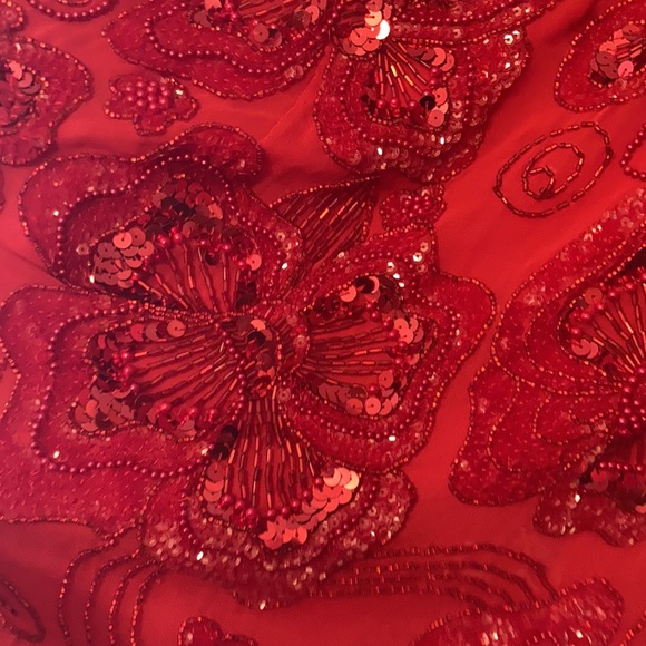 Red dress - Picture 3 of 4